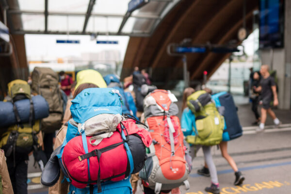 Pfadi-Gruppen auf dem Weg ins Bula. (Bundeslager der Pfadibewegung Schweiz), 23. Juli bis 6. August 2022. © Keystone